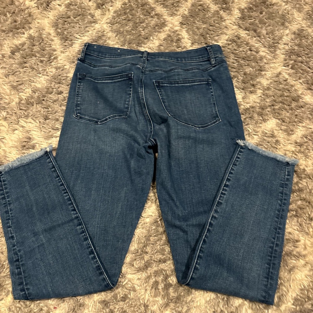 Women's LOFT Blue Demim Jeans - distressed bottoms Size 28/6 NWOT - Picture 7 of 11